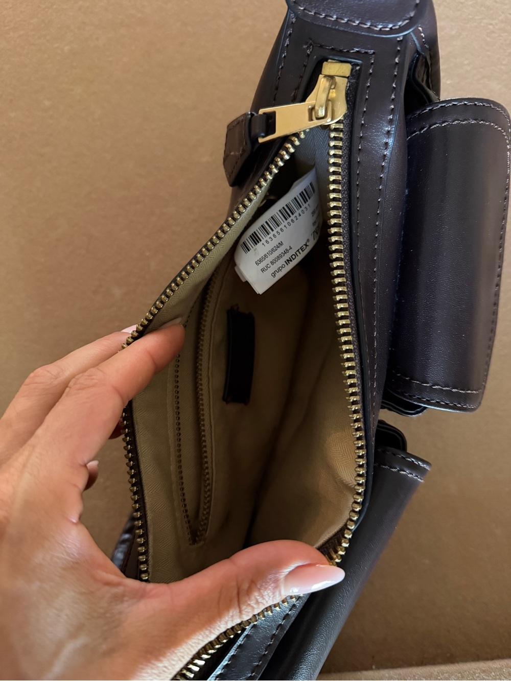 Zara Dark Brown Leather Shoulder Bag with Twin Front Pockets - Picture 4 of 5